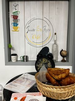 Café Juste en face Crêts en Belledonne place de la mairie